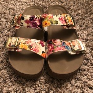Floral Slip-on sandals